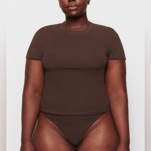 Skims Fits Everybody T Shirt Top Cocoa Brown tshirt Size Large NWT - Picture 1 of 6